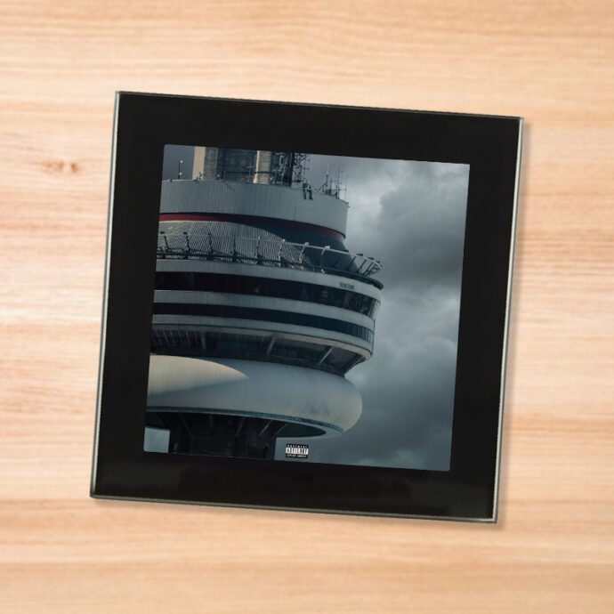 Black glass Drake - Views coaster on a wood table